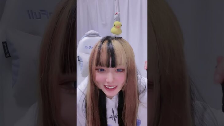 TikTok-LIVE 金髪でマリンブルーカラコンのねぎちゃん♡一瞬天使かと思った✨