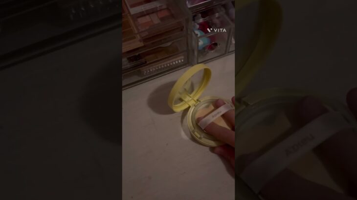 新しい種類のカラコン入れたら目がめゃくちゃ痛い 暗めの雰囲気