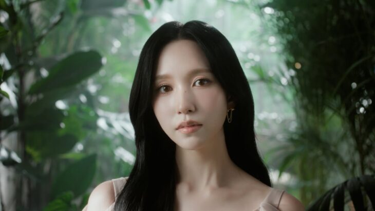 TWICEミナ、クールなまなざしに釘付け！圧倒的オーラで魅せる　TWICEの3名が出演するカラコンの新WebCMが公開